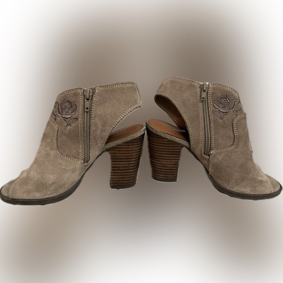 Lucky Brand Floral Embroidery Stone Suede Peep-Toe Zip Bootie Size 6 - Picture 5 of 7